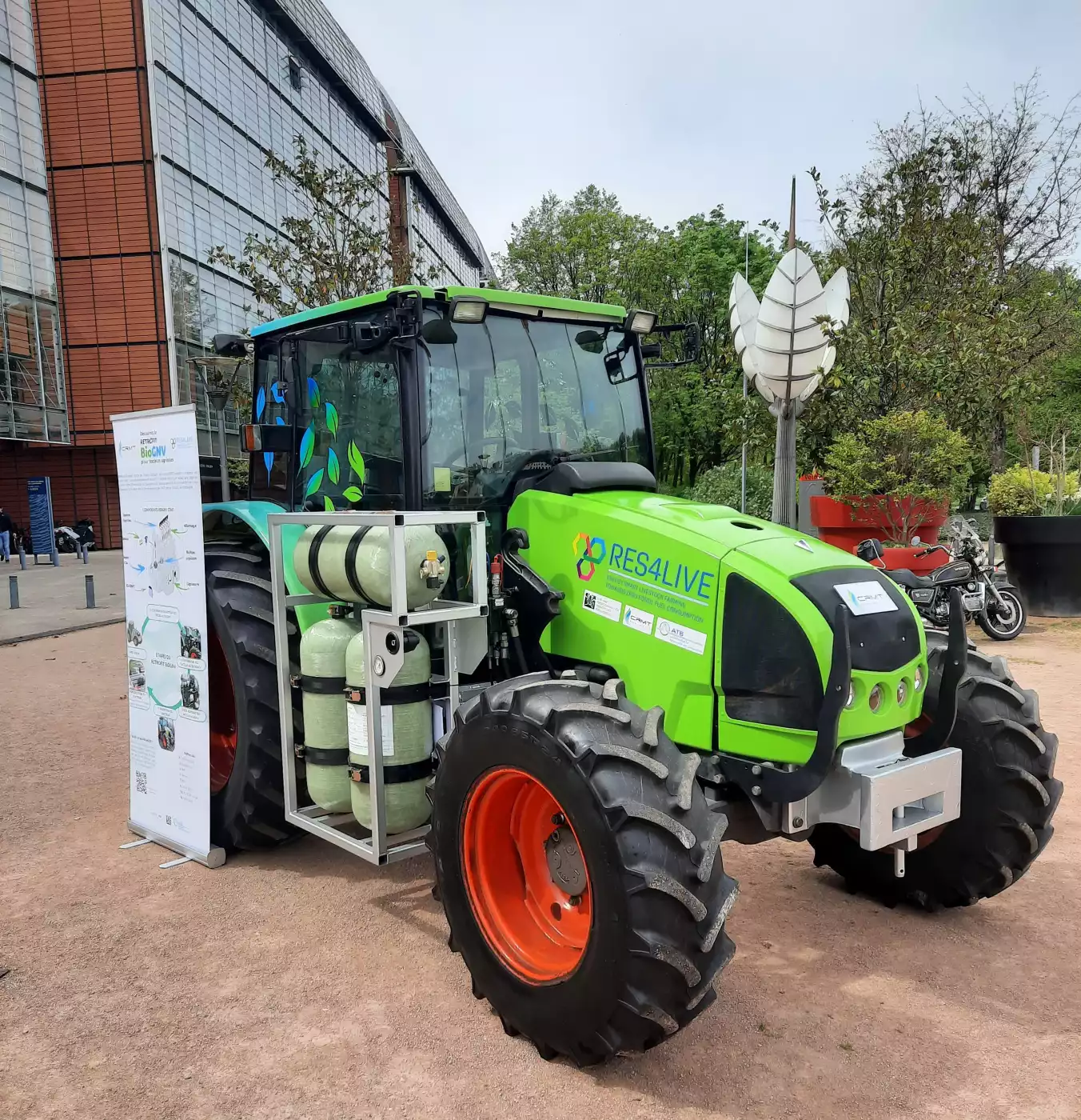 RES4LIVE : CRMT rétrofite un tracteur agricole au Biomethane, une première en Europe et dans le monde agricole !